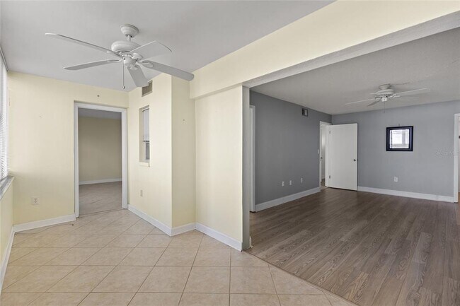 Building Photo - 4775 Cove Cir