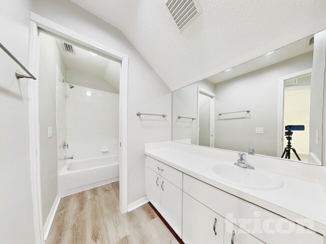 Building Photo - 3919 Day Bridge Pl