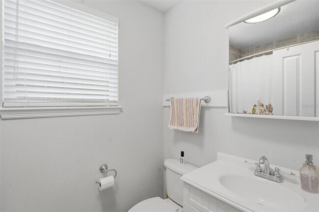 Building Photo - 1408 E Ridgewood St