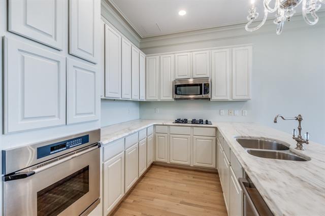 Building Photo - 3535 Gillespie St