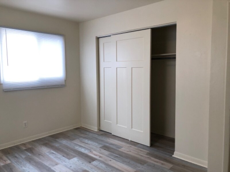 Building Photo - 4825 Lovell Ln