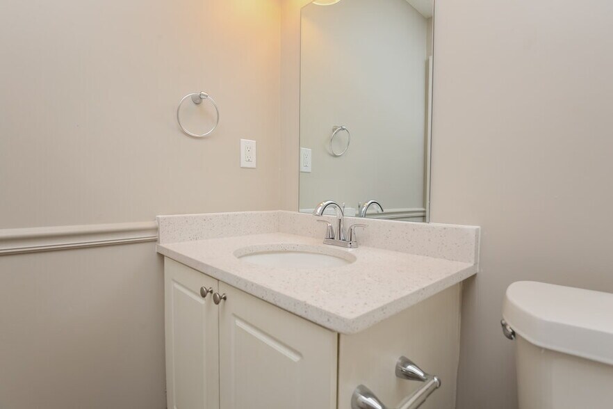 Building Photo - 5912 Sycamore Ridge Dr