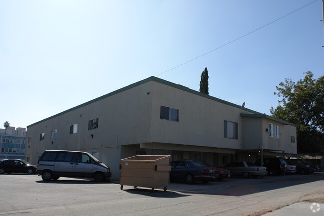 Building Photo - 814 17th St