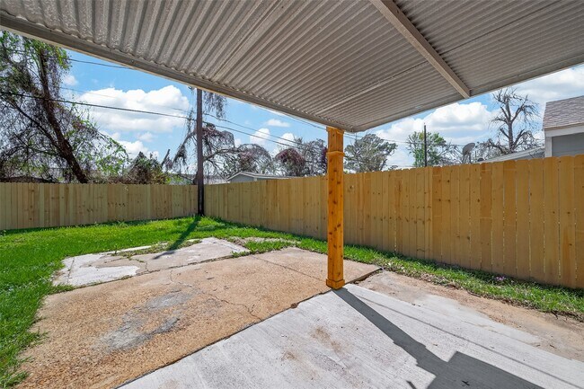 Building Photo - 3209 McCrarey Dr