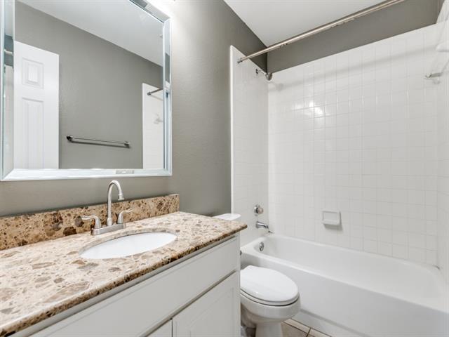Building Photo - 9512 Saddle Dr