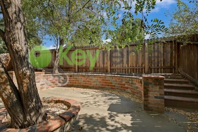 Building Photo - 7956 Robinson Dr