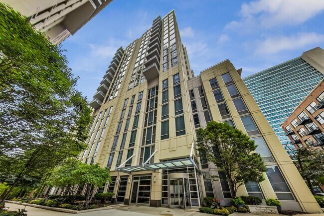 Building Photo - 720 N Larrabee St