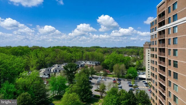 Building Photo - 10101 Grosvenor Pl