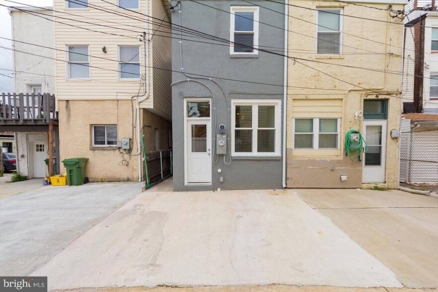 Building Photo - 9 E Fort Ave