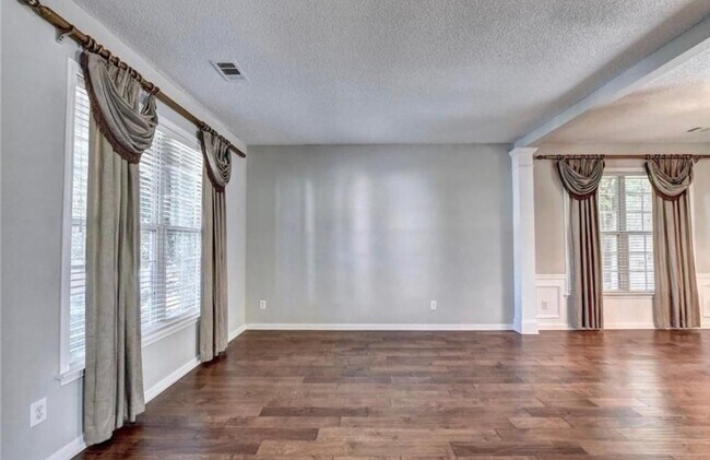 Building Photo - 300 Treyford Ct