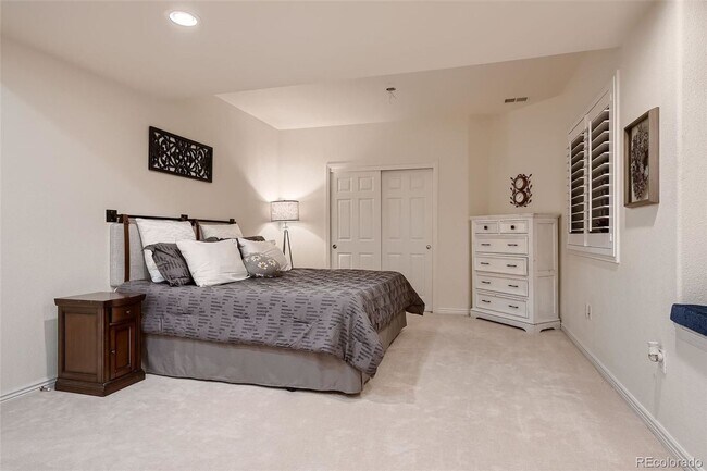 Building Photo - Extravagant home with lots to offer!