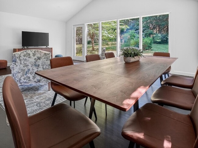 Building Photo - 1 Month Free | Luxury 3BR Home in Prospect Hill
