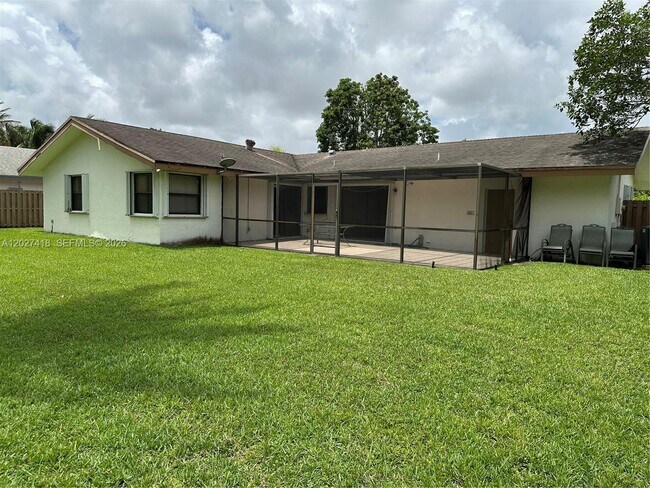 Building Photo - 10711 SW 116th Ave