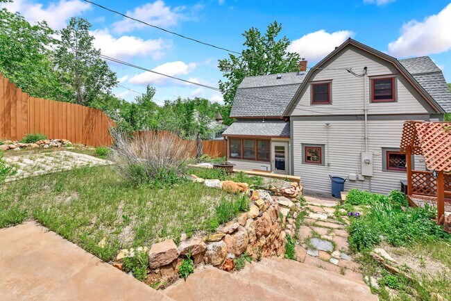 Building Photo - Charming Westside 4 Bedroom Home