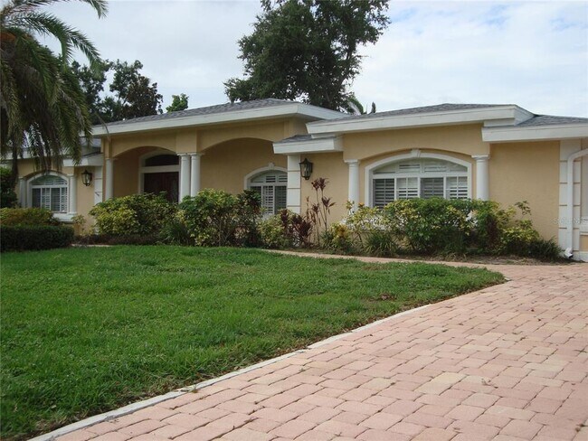 Building Photo - 601 Palm Ave