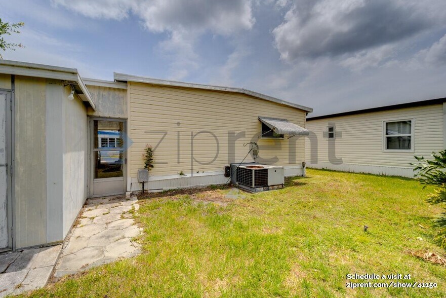 Building Photo - 10928 Poplar St NE