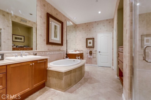 Building Photo - 11 Saraceno