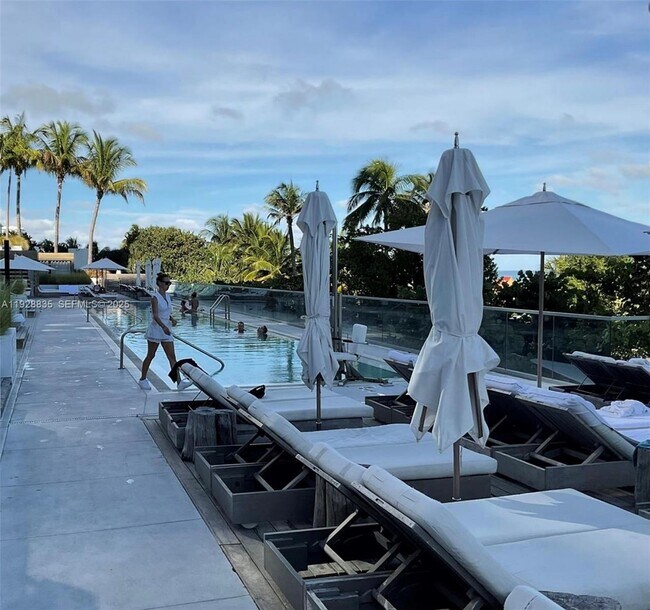 Building Photo - 2301 Collins Ave