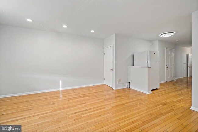 Building Photo - 1117 W Moyamensing Ave