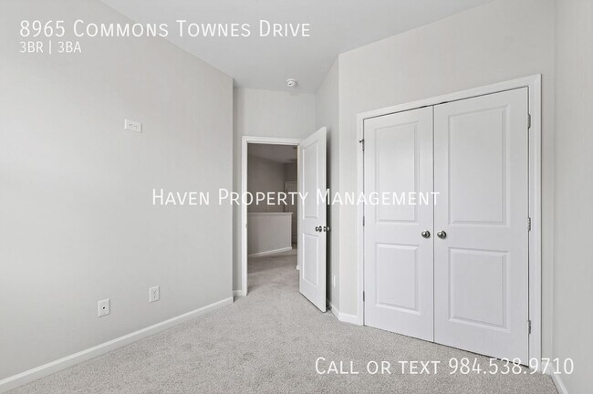 Building Photo - 8965 Commons Townes Dr