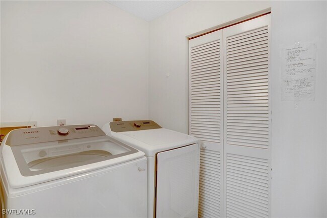 Building Photo - 15400 Cedarwood Ln