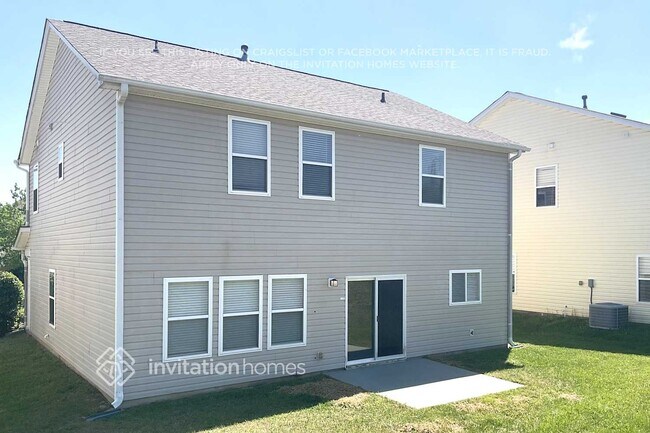 Building Photo - 13645 Coram Pl