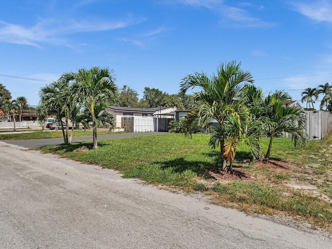 Building Photo - 6661 Meade St