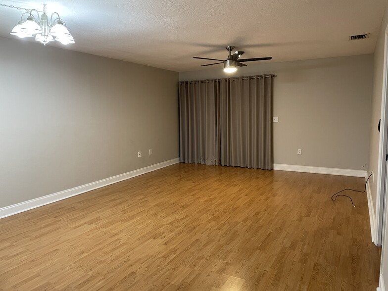 Living room - 733 Carpenters Way