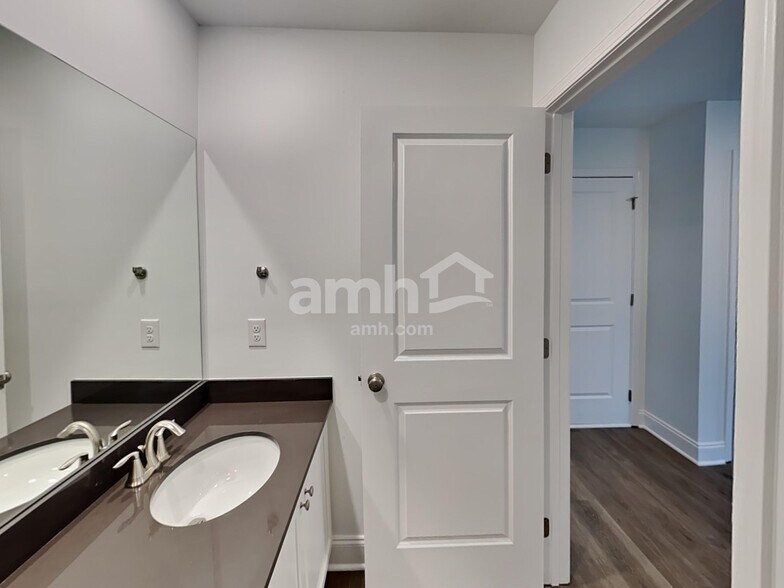 Building Photo - 6019 Rosemore Ln