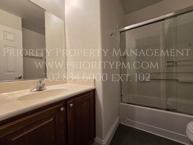 Building Photo - Beautiful 1600+ sq ft.  3 bedroom ~ UPGRADED!