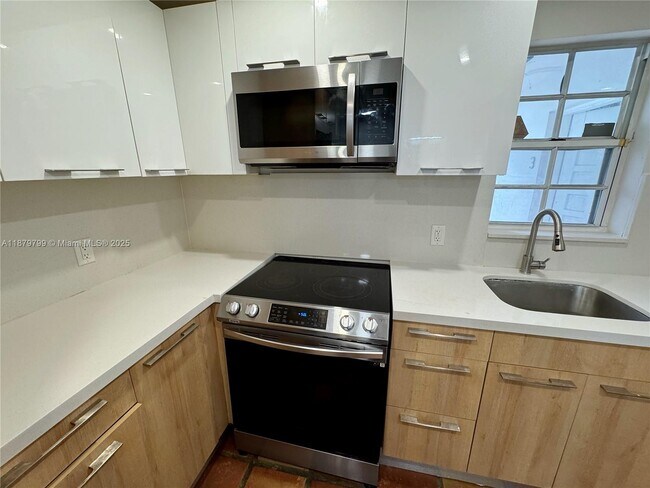 Building Photo - 2918 Bird Ave