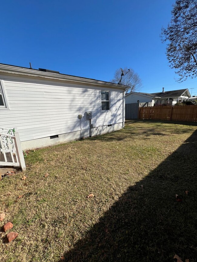 Building Photo - Beautiful 3bd 2 bath by the Water