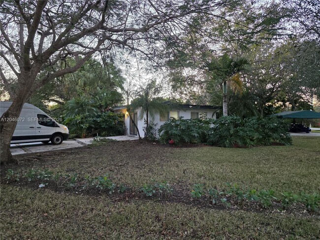 Building Photo - 9860 SW 140th St