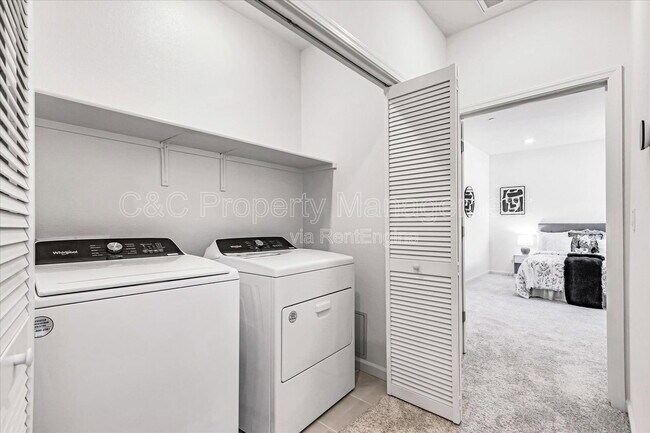 Building Photo - 379 Lundy Pl