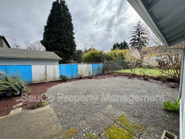 Building Photo - 1734 NE Bryant St