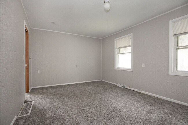 Building Photo - 3295 W 46th St