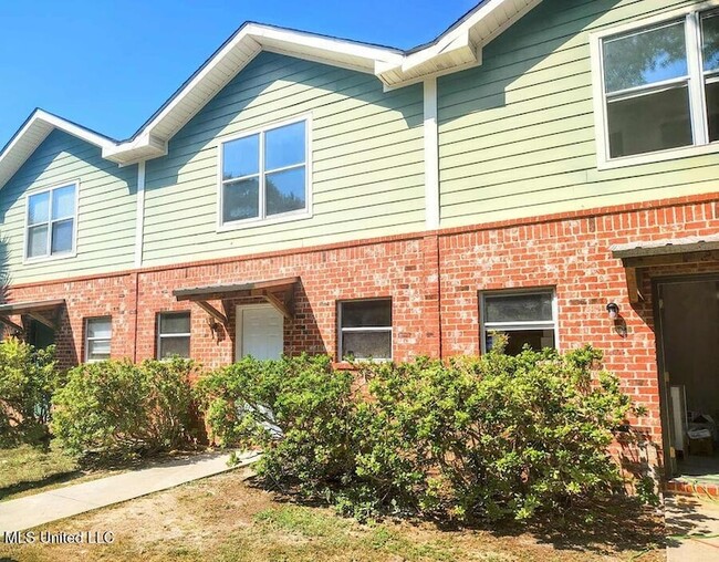 Primary Photo - 233 Milray Ln