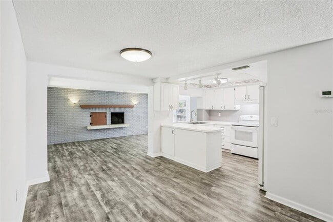 Building Photo - 4015 Litchfield Dr