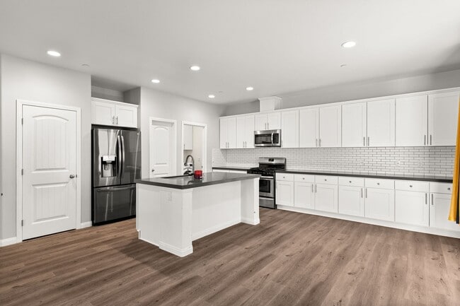 Building Photo - Beautiful Condo