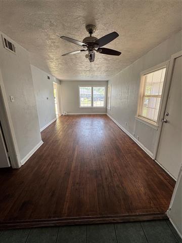 Building Photo - 2203 Tolosa Dr
