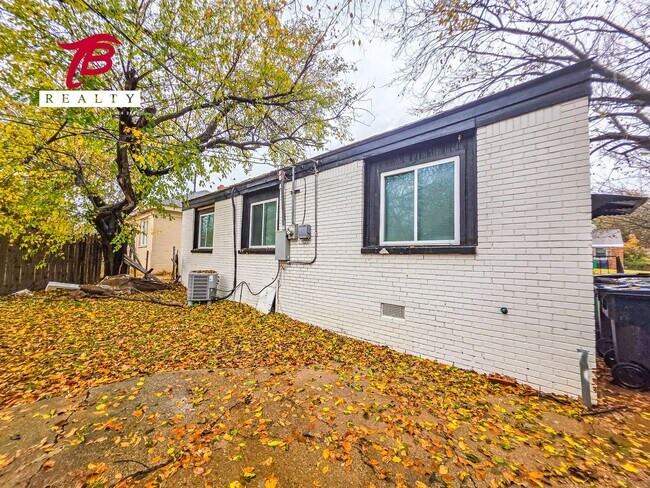 Building Photo - Charming 3 Bed home for lease!