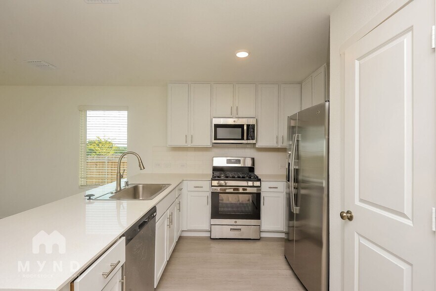 Building Photo - 2745 Mistwood Dr