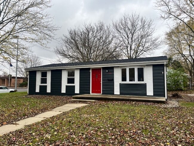 Primary Photo - Adorable 3 Bedroom Home