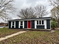 Building Photo - Adorable 3 Bedroom Home