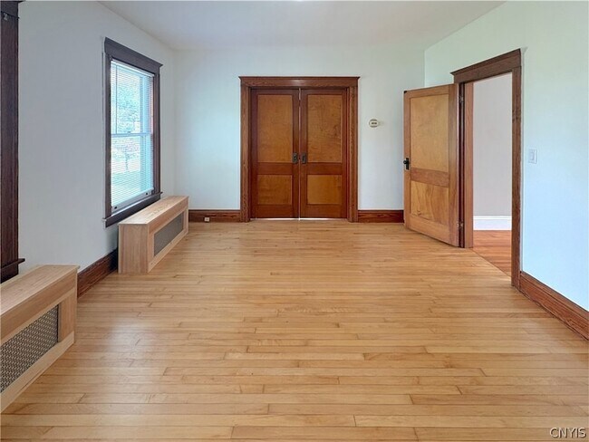 Building Photo - 3565 Oneida St
