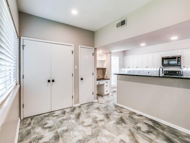 Building Photo - 4227 Brook Tree Dr