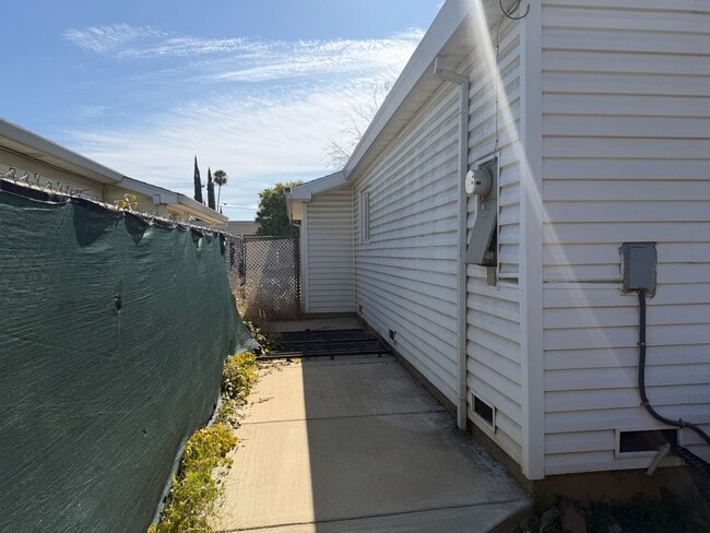 Building Photo - 3163 Portsmouth Dr