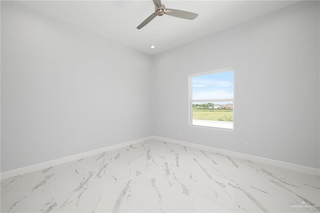 Building Photo - 2416 Thames Dr