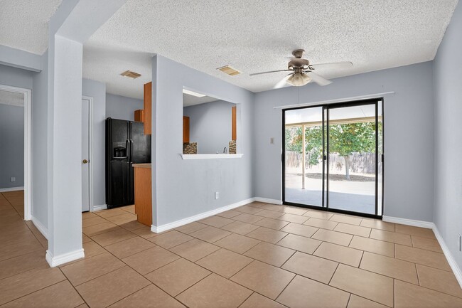 Building Photo - Cozy & Spacious 2 Bed, 2 Bath with Private...
