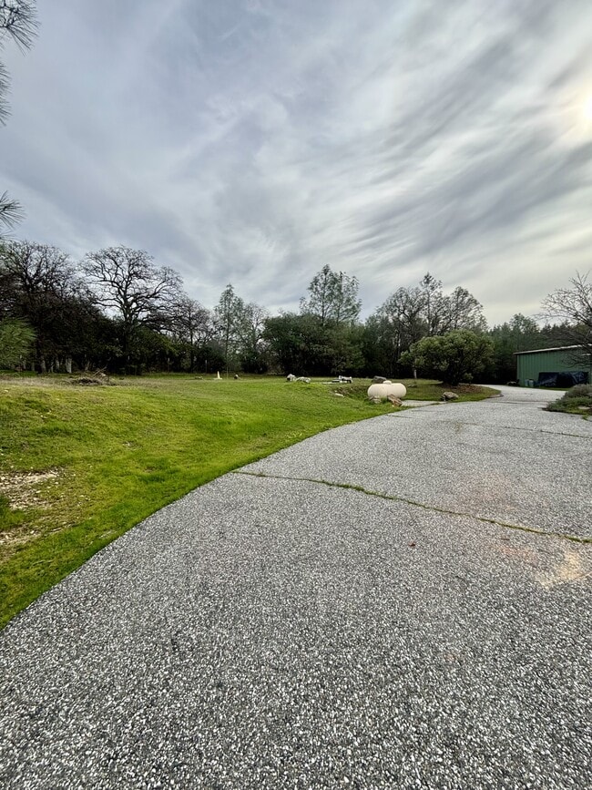 Building Photo - 10389 N Ponderosa Way